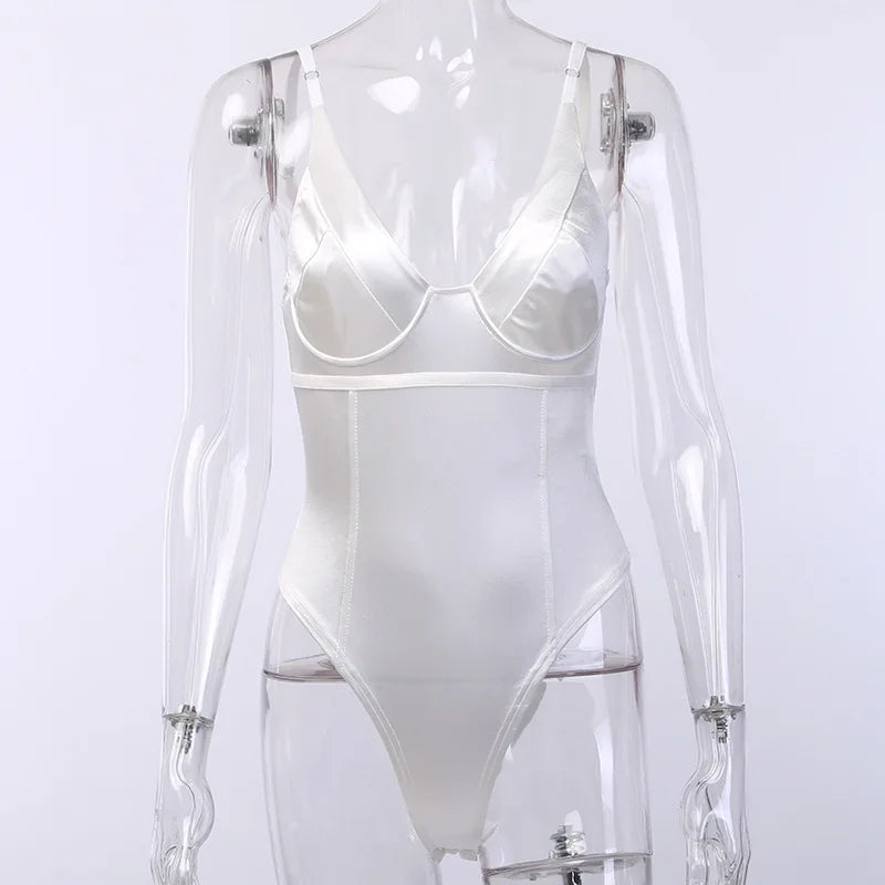 Body z połyskującego materiału