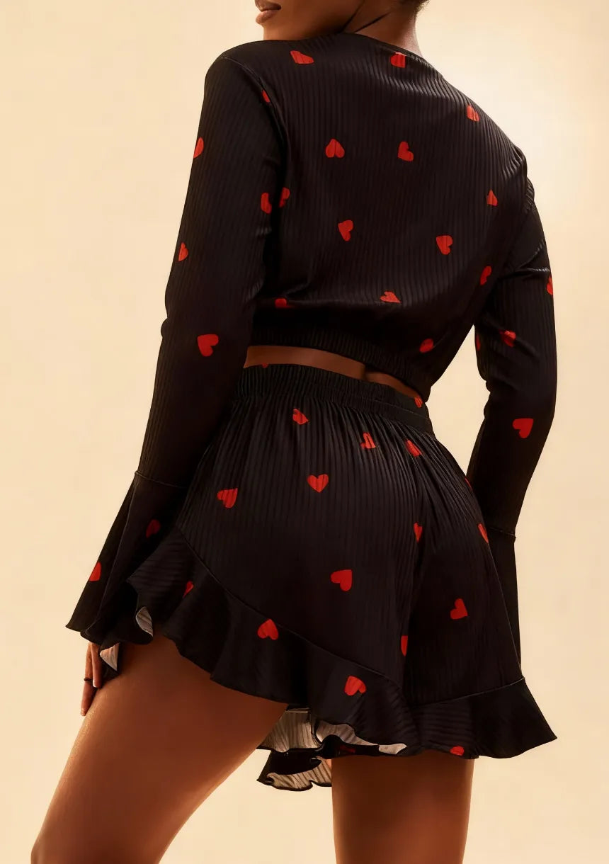 Krótka piżama w serduszka z długimi rękawami