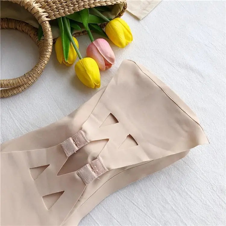 Biustonosz bandeau z paskami na plecach