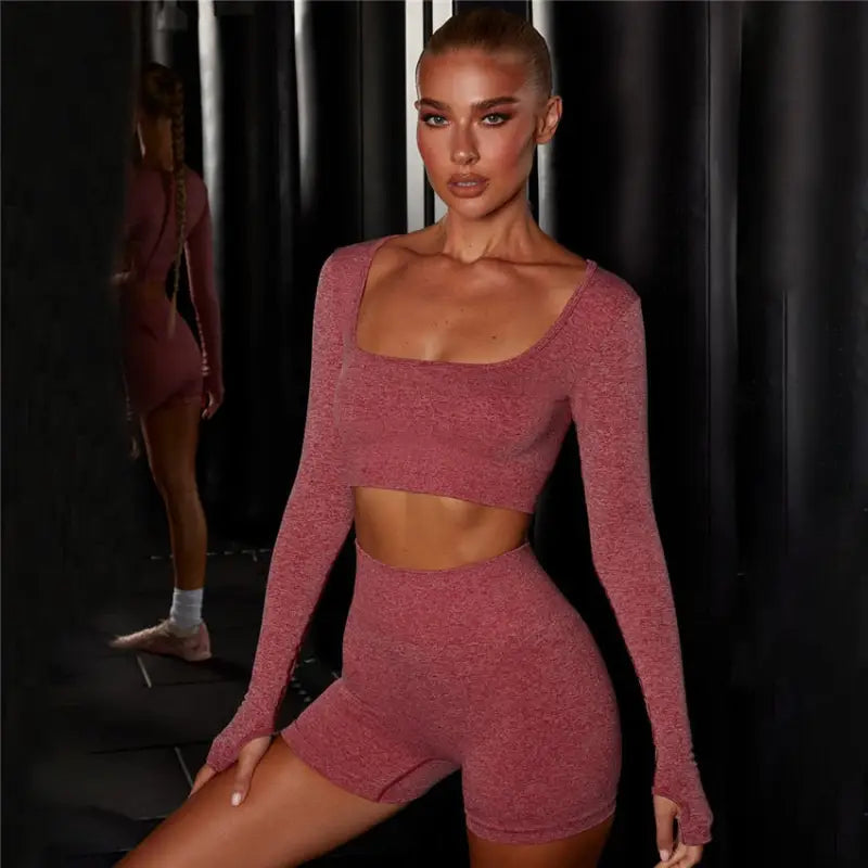 Czerwony Komplet sportowy z wyciętym dekoltem