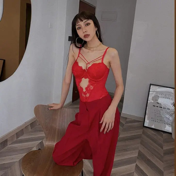 Czerwony Koronkowe body z ozdobnymi paskami