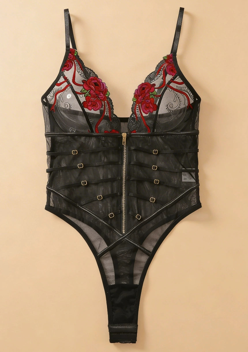 Body koronkowe z głębokim dekoltem