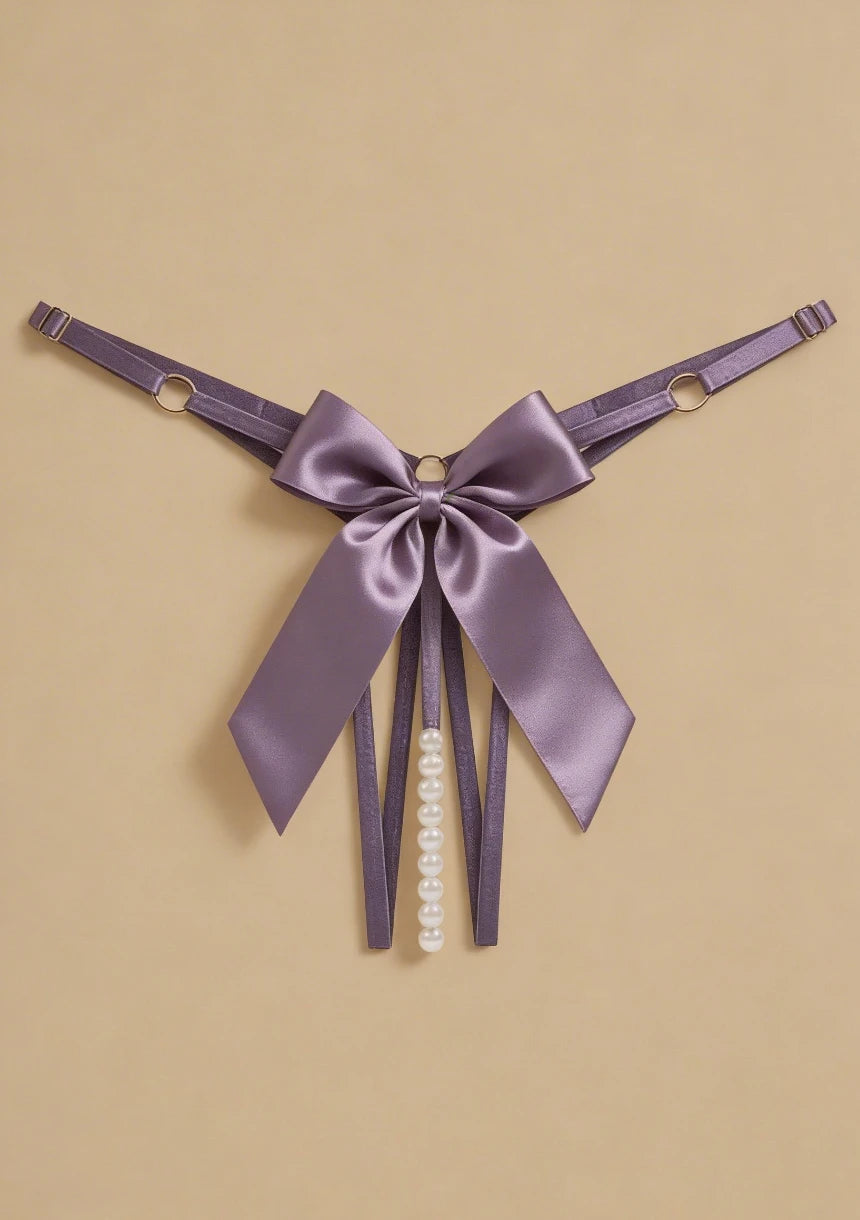 Stringi z regulowanymi paskami w biodrach