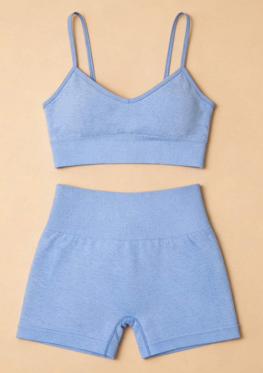 Komplet sportowy z topem na ramiączkach