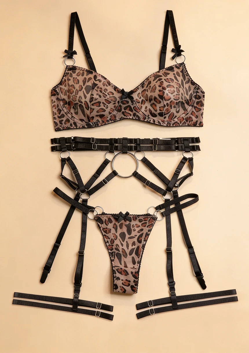 Komplet bielizny z ozdobnym pierścieniem w talii