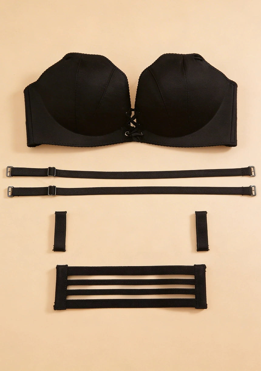 Biustonosz push-up z dekoracyjnym wycięciem miseczek