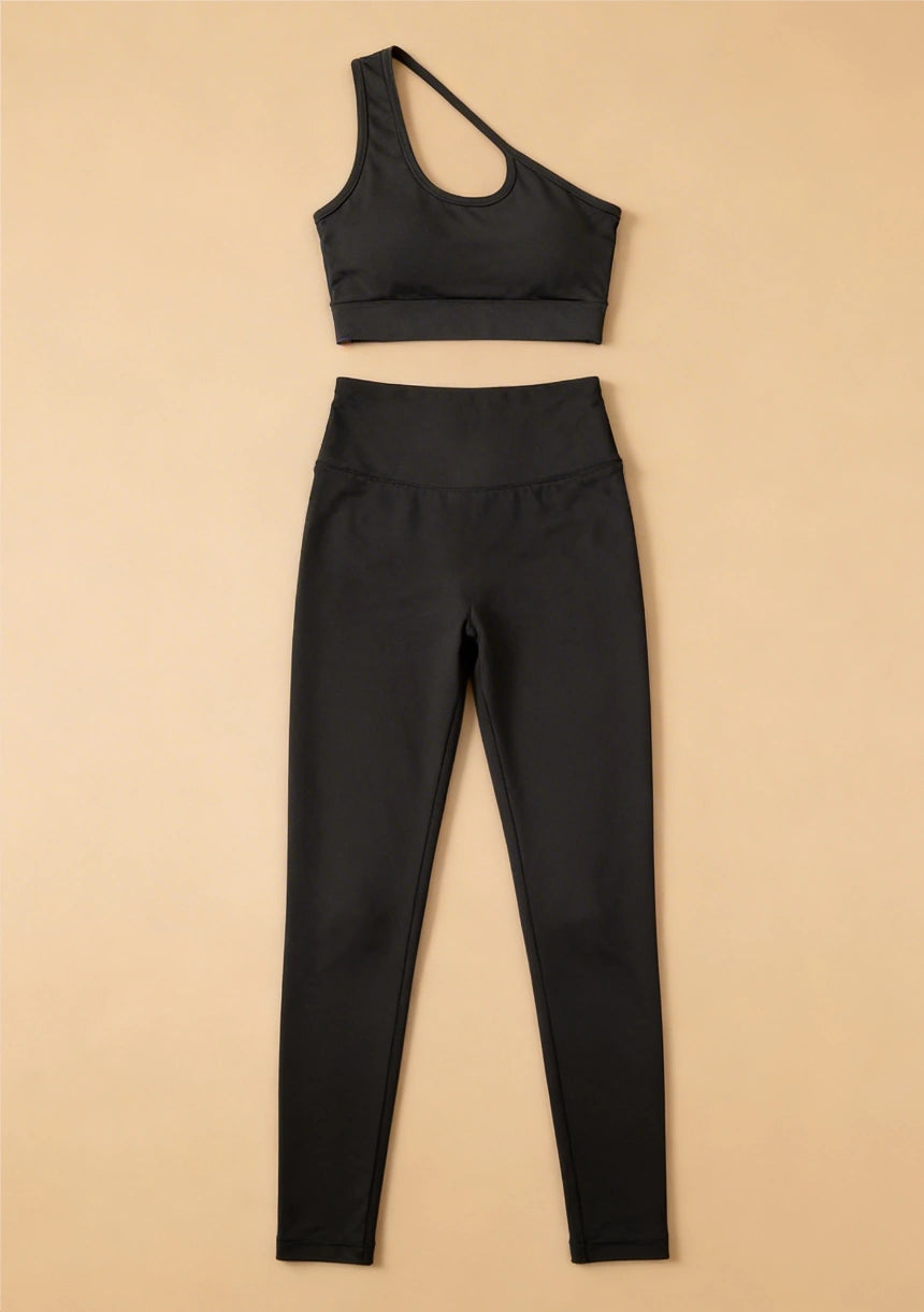 Komplet sportowy z asymetrycznym topem