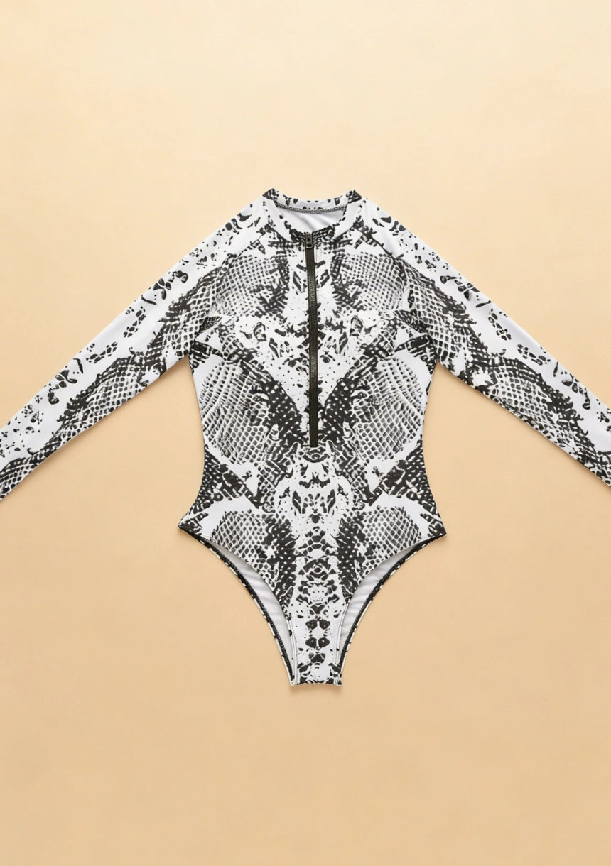 Strój kąpielowy z przednim zapięciem na suwak