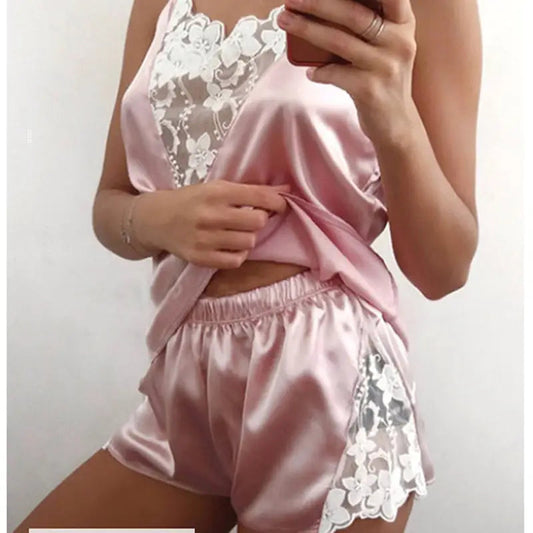 Piżama damska z koronkowym dekoltem