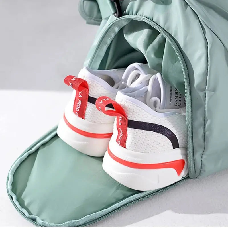 Torba sportowa z wieloma komorami