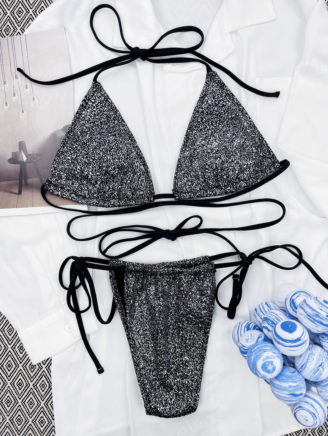 Bikini z mocno wyciętymi majtkami