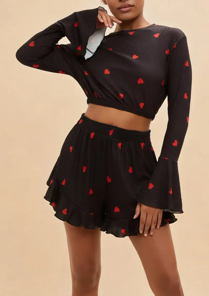 Krótka piżama w serduszka z długimi rękawami