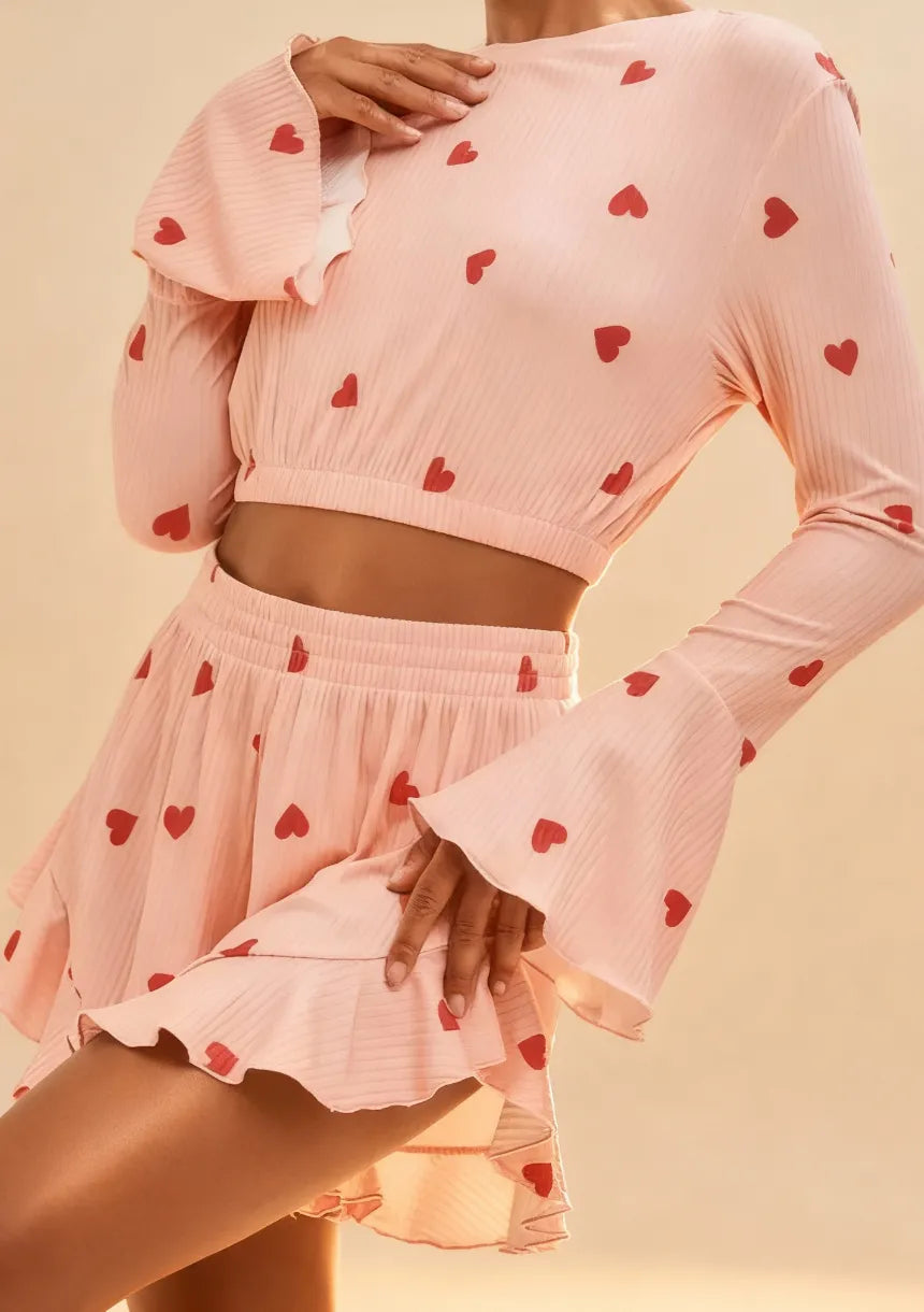 Krótka piżama w serduszka z długimi rękawami