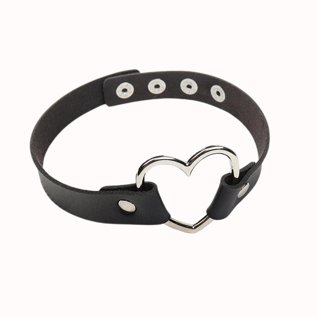 Choker z ozdobnym sercem