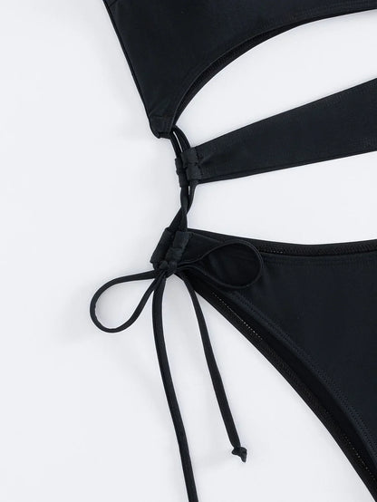 Monokini z odważnymi wycięciami
