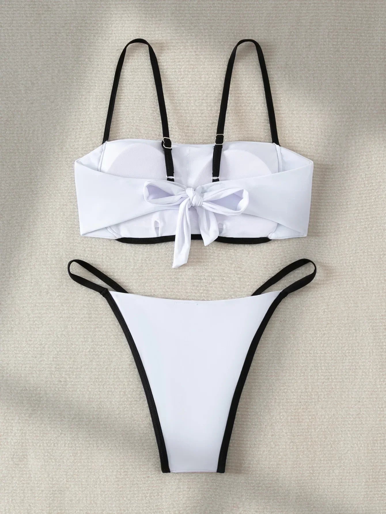 Bikini z regulowanym wiązaniem na plecach