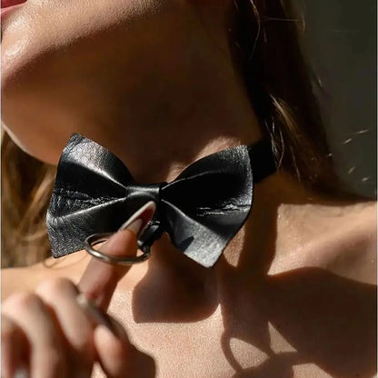 Choker na szyję z regulowanym paskiem