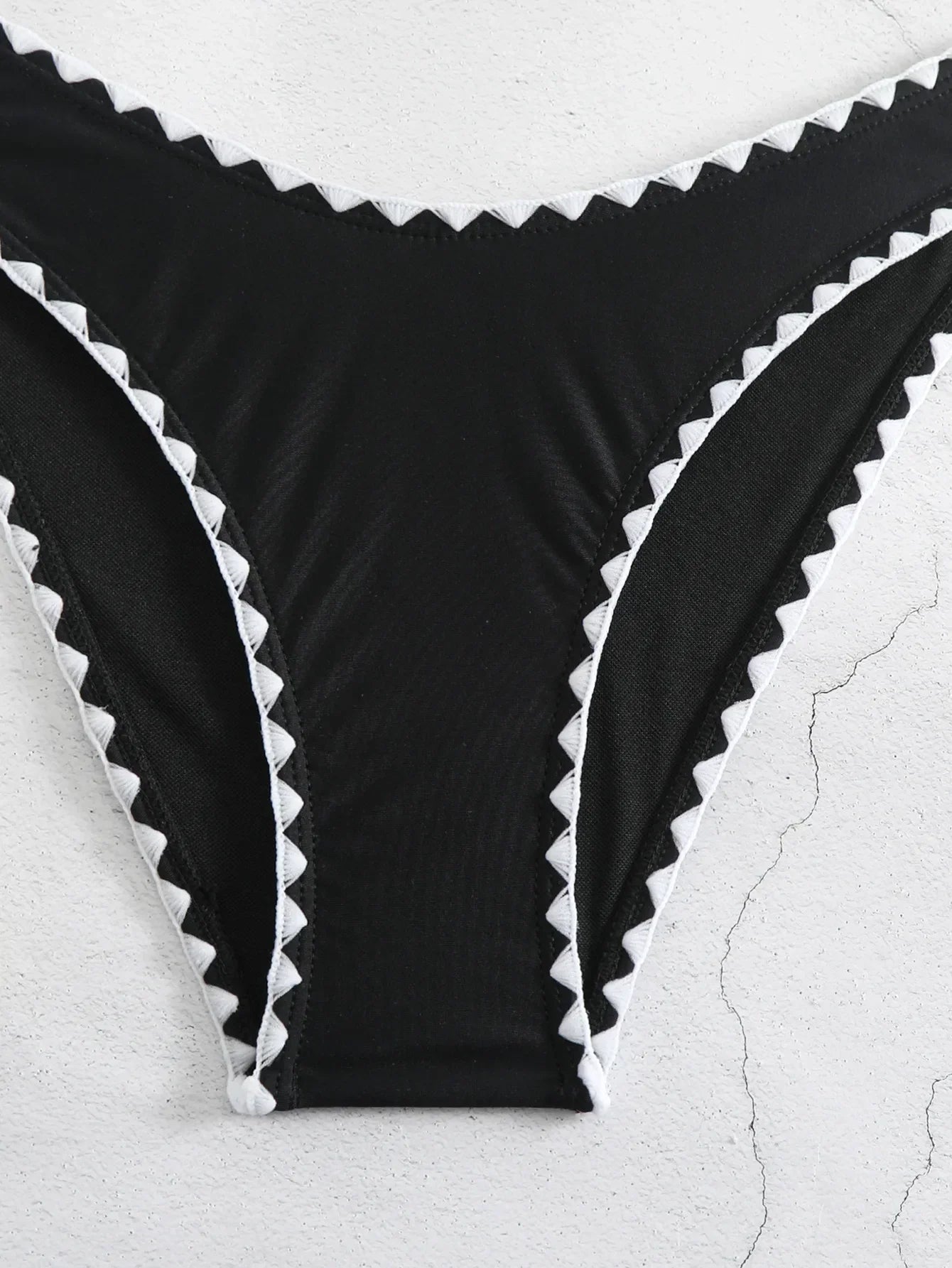 Bikini z regulowanym wiązaniem na plecach
