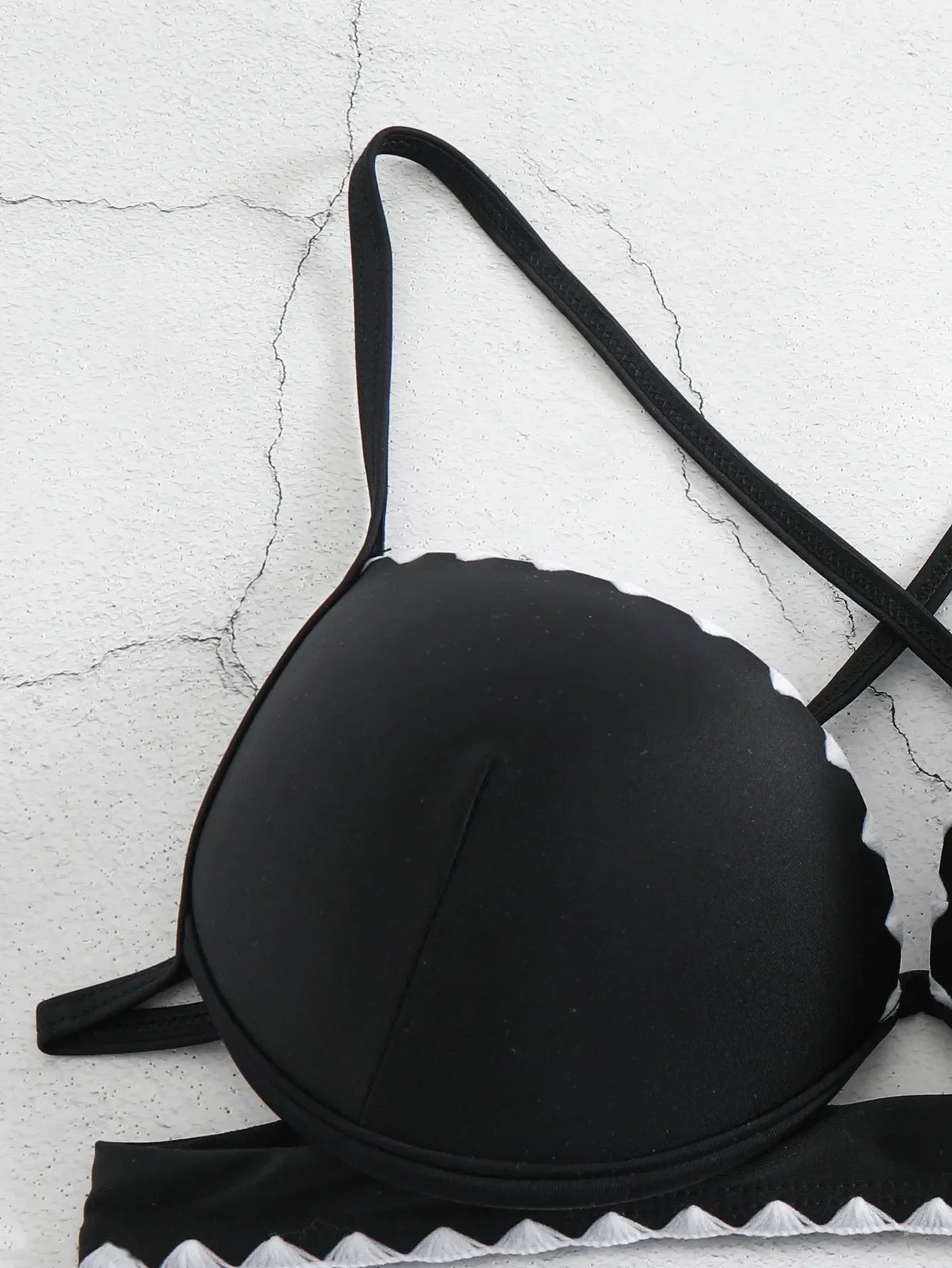 Bikini z regulowanym wiązaniem na plecach