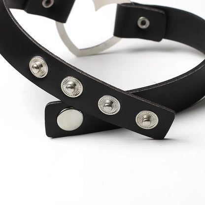 Choker z ozdobnym sercem