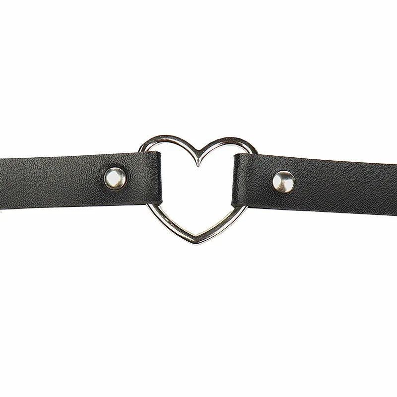 Choker z ozdobnym sercem