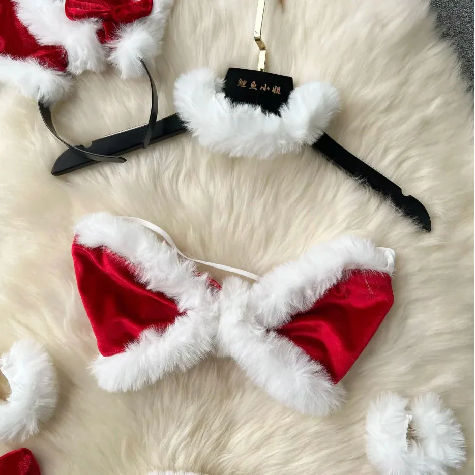 Zmysłowy komplet bielizny świątecznej z puszkiem