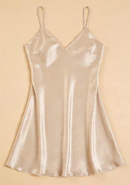 Krótka satynowa koszula nocna na ramiączkach