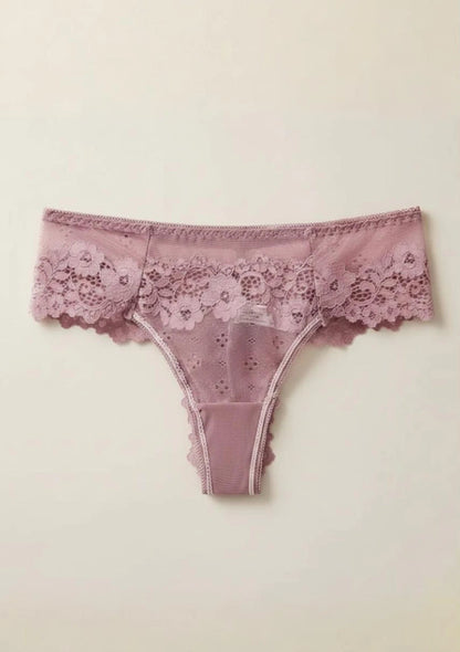 Stringi z koronki zabudowane