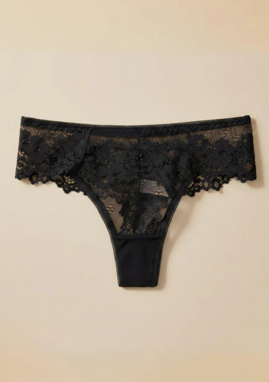 Stringi z koronki zabudowane