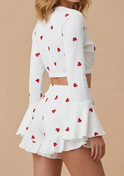 Krótka piżama w serduszka z długimi rękawami