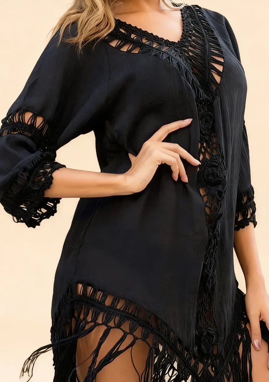 Krótka sukienka plażowa w stylu boho z frędzlami