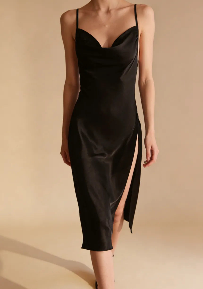 Długa satynowa koszula nocna na ramiączkach