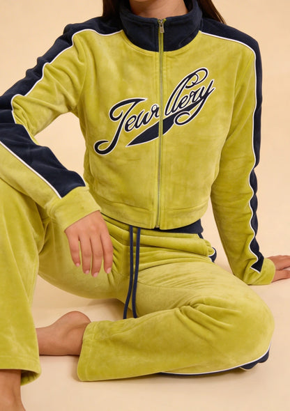 Welurowy komplet sportowy z napisami