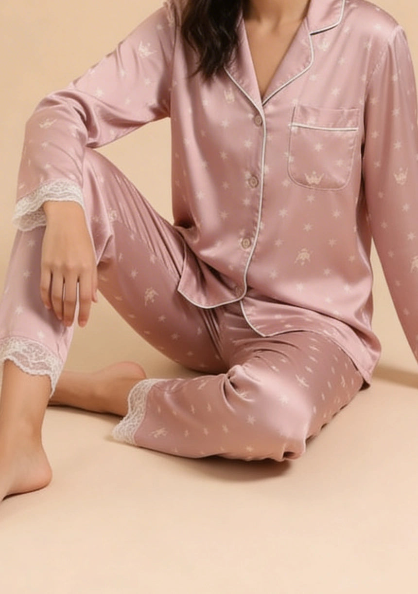 Koszulowa piżama damska z motywem gwiazdek