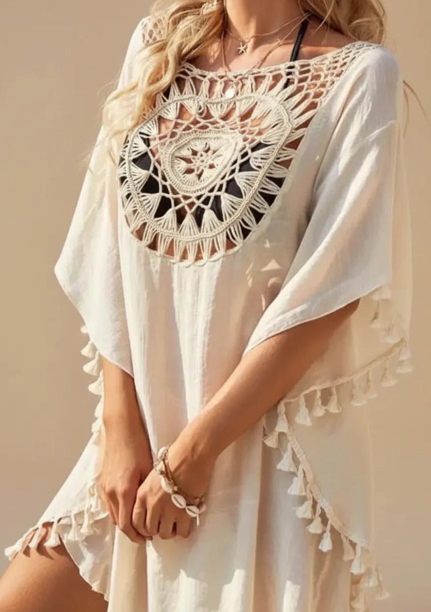 Krótka sukienka plażowa z haftem i frędzlami