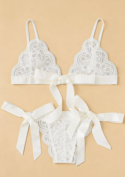 Komplet bielizny koronkowej z wiązaniem po bokach