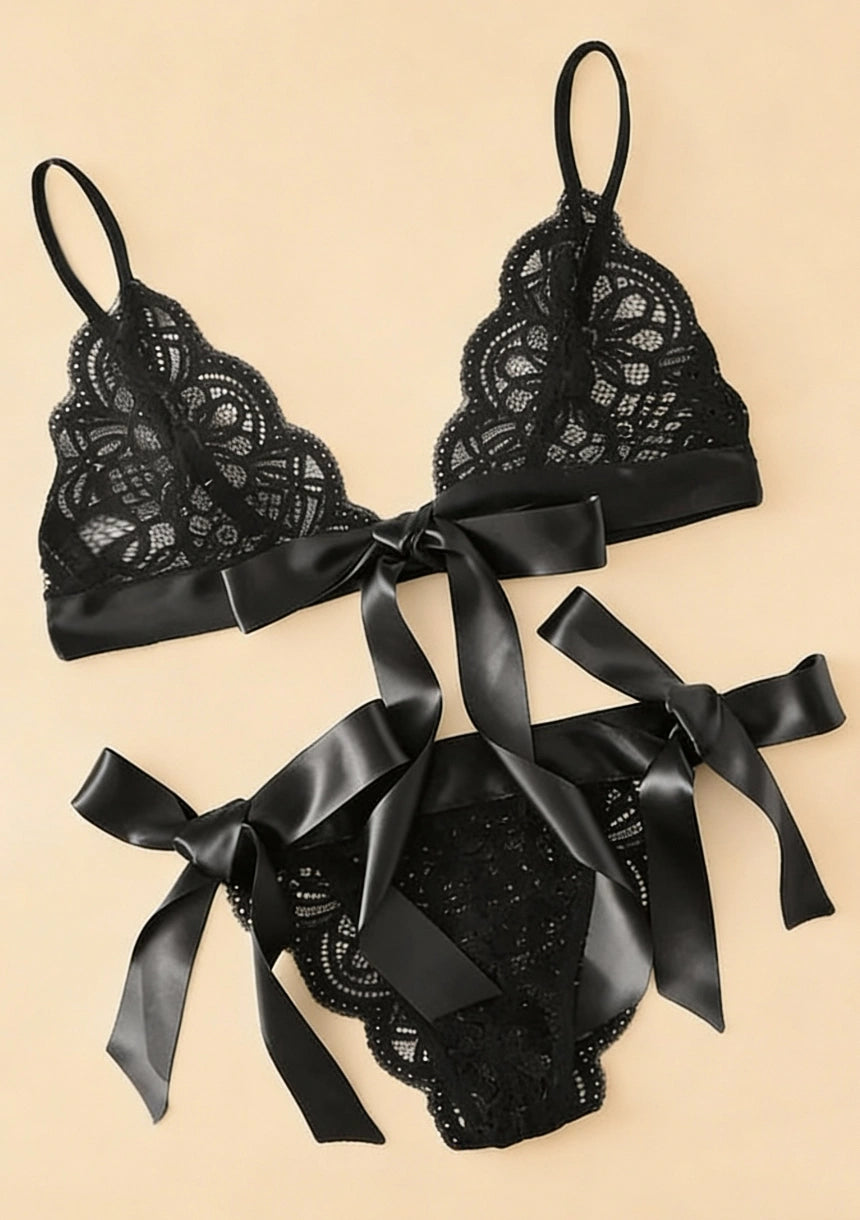 Komplet bielizny koronkowej z wiązaniem po bokach