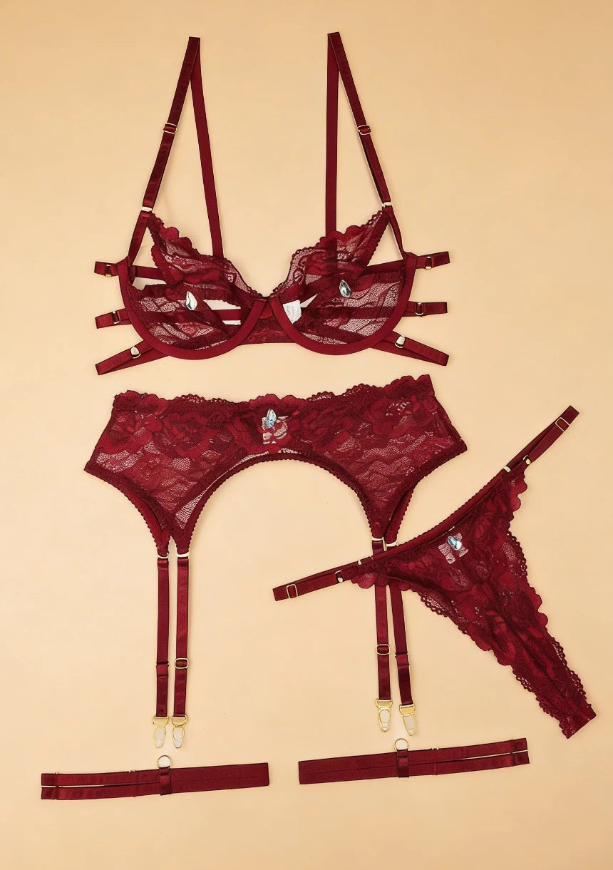 Komplet bielizny z nowoczesnymi wycięciami