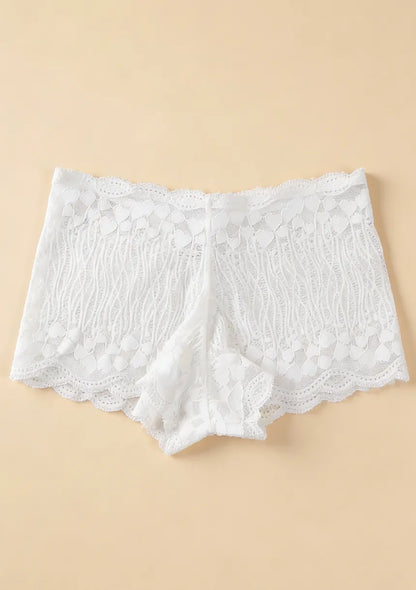 Koronkowe majtki w brazylijskim kształcie