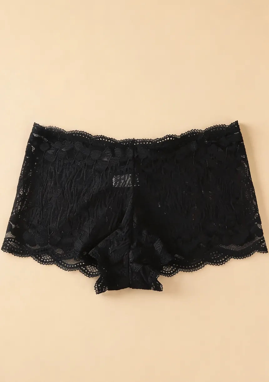 Koronkowe majtki w brazylijskim kształcie