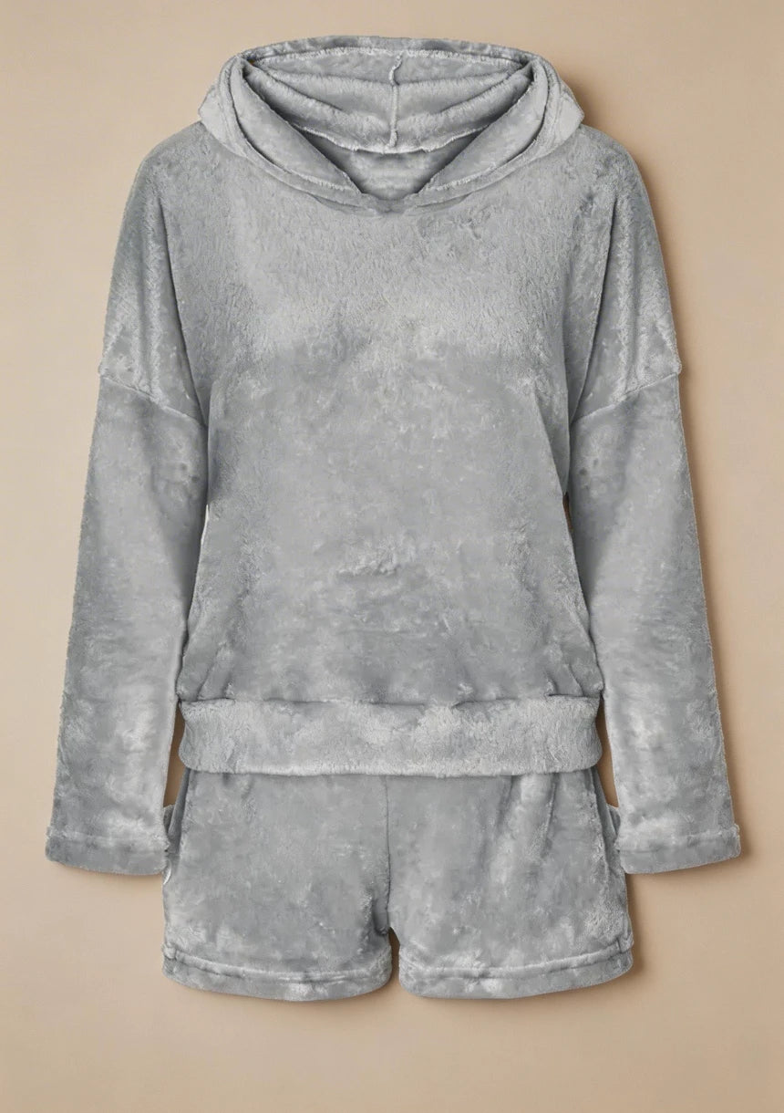 Puchaty komplet odzieży domowej z motywem kotka