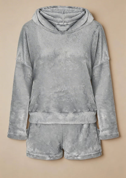 Puchaty komplet odzieży domowej z motywem kotka