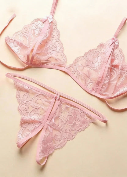 Komplet bielizny koronkowej z rozcięciami