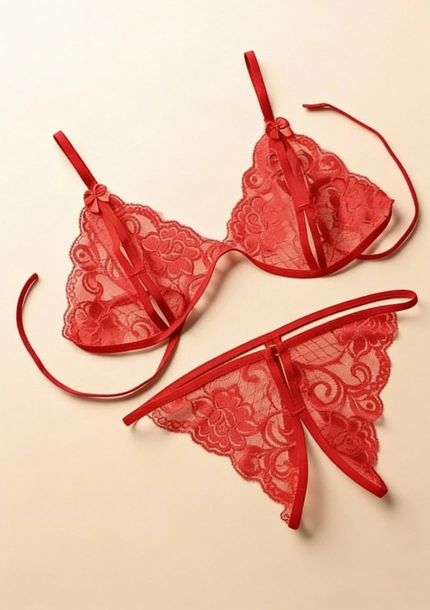 Komplet bielizny koronkowej z rozcięciami