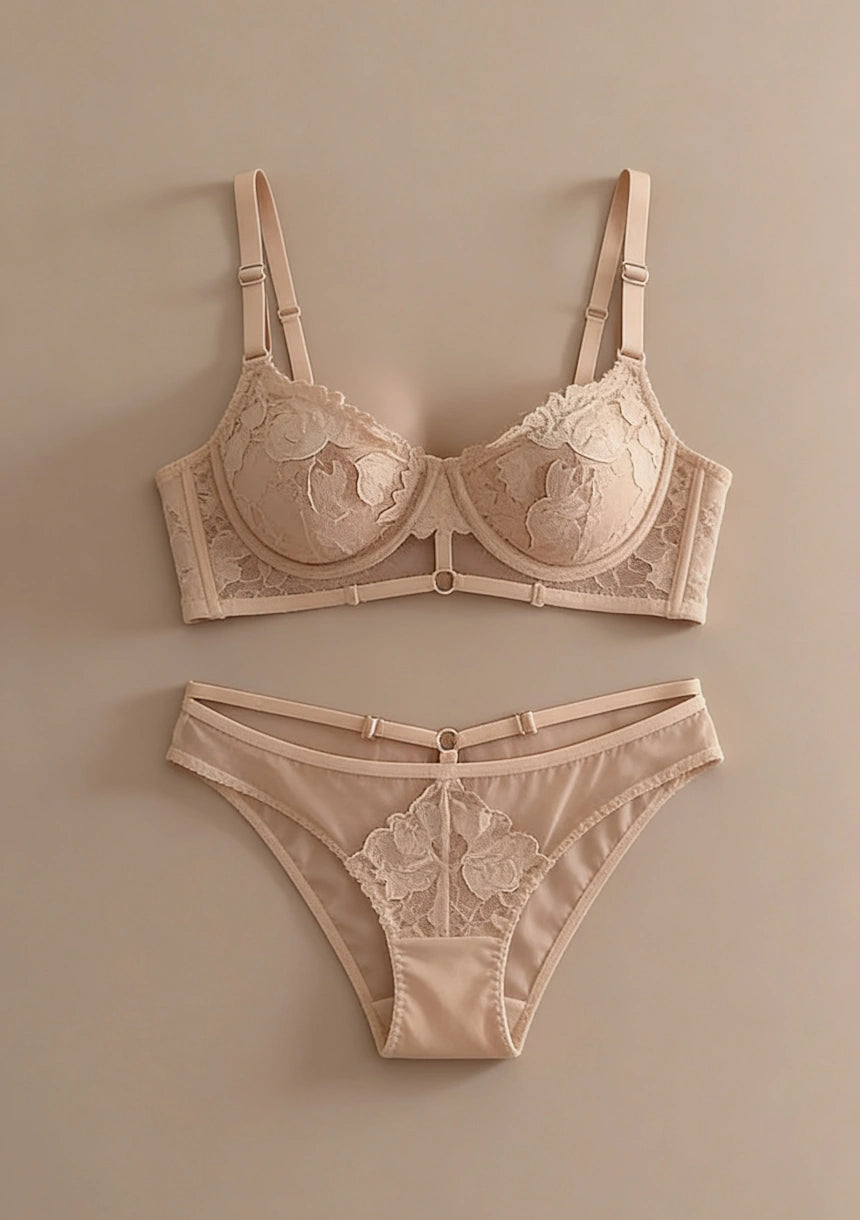 Komplet bielizny siateczkowej z ozdobnymi paseczkami