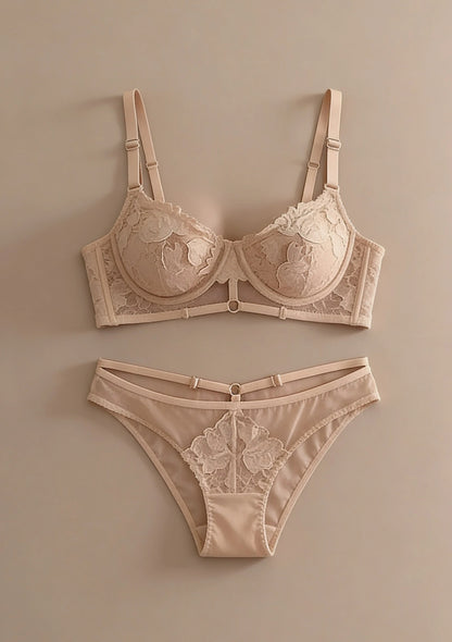 Komplet bielizny siateczkowej z ozdobnymi paseczkami