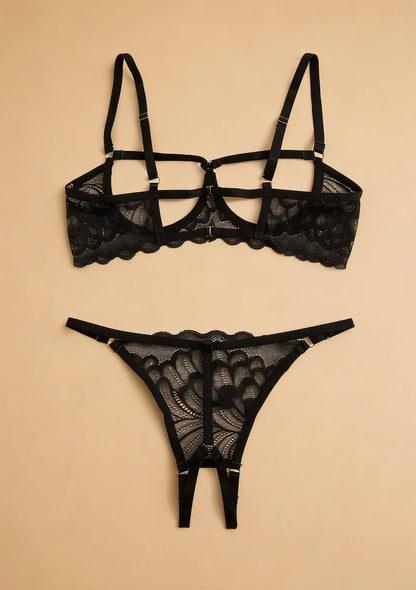 Otwarte miseczki w komplecie bielizny z przezroczystym materiałem