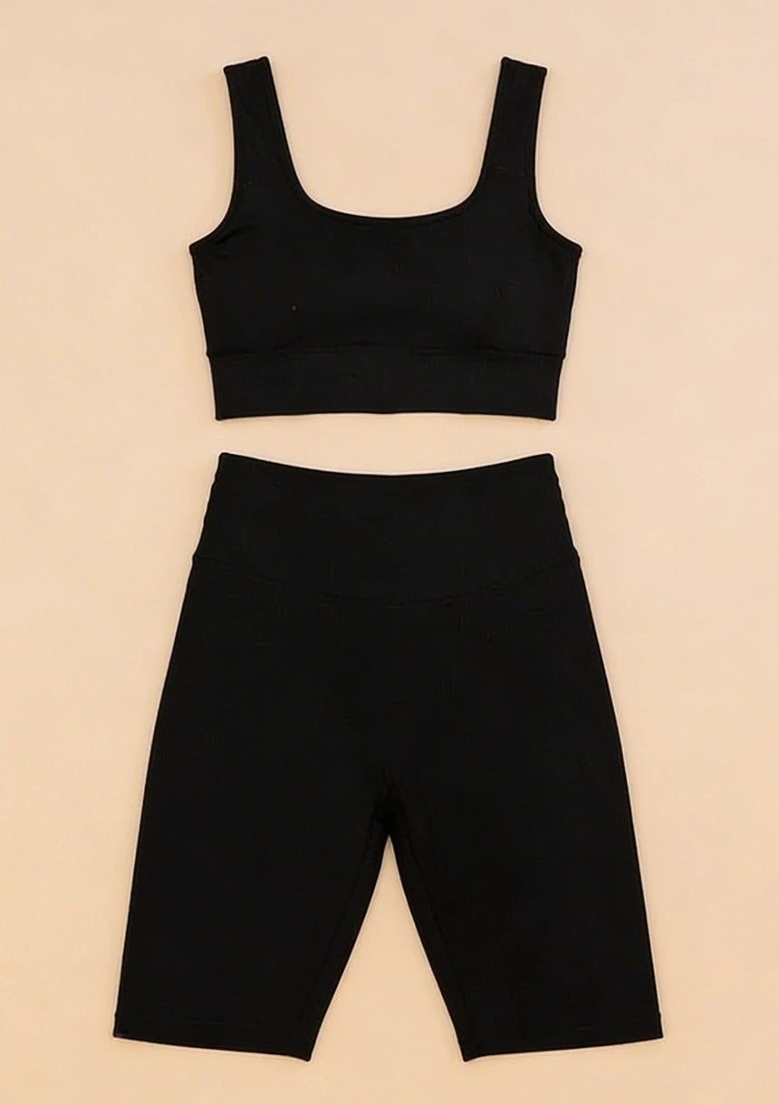 Klasyczny krótki komplet sportowy