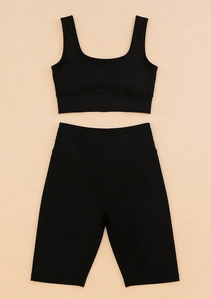 Klasyczny krótki komplet sportowy