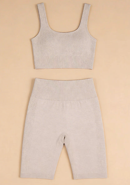 Klasyczny krótki komplet sportowy